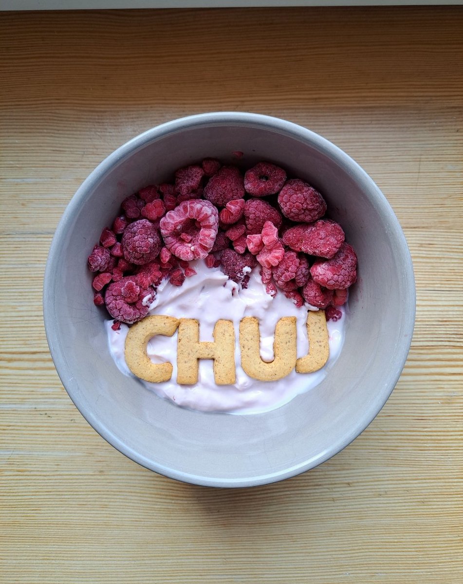 amasbones's tweet image. today's cute little breakfast - 175 cals (proteins 21.5 g)