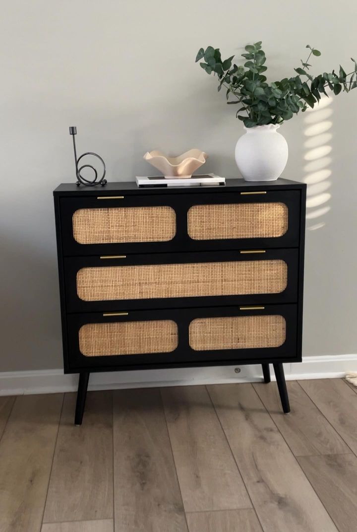 giratreeshop's tweet image. Organize your space in style!❤
Showcase your favorite books and decor pieces in yourbeautifully styled storage cabinet.✨

🛒 : bit.ly/3vMQysF
🎉25% Off For Spring Deals: SPRINGSALE

#homedecor #homedesign #sideboardstyling #sideboarddecor