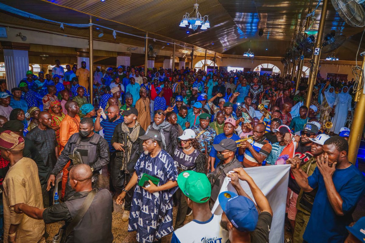 Yesterday, Ondo leading Gubernatorial Aspirant, Wale Akinterinwa stormed Ifedore Local Government as he kicked-off his Local Government Area campaign tour after intimating Ondo APC State Working Committee with his intention to run for Governor. 1/2