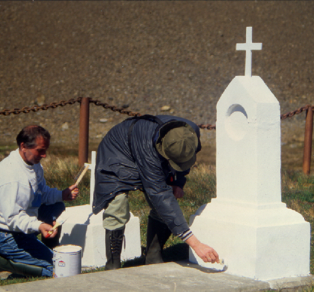 Many Norwegians worked as whalers @ #SouthGeorgia. Øyas Venner = association to preserve and share Norwegian whaling, industrial and cultural history from SG & #Antarctica & proud history of aiding maintainance of the several whalers’ cemeteries at SG. oyasvenner.org