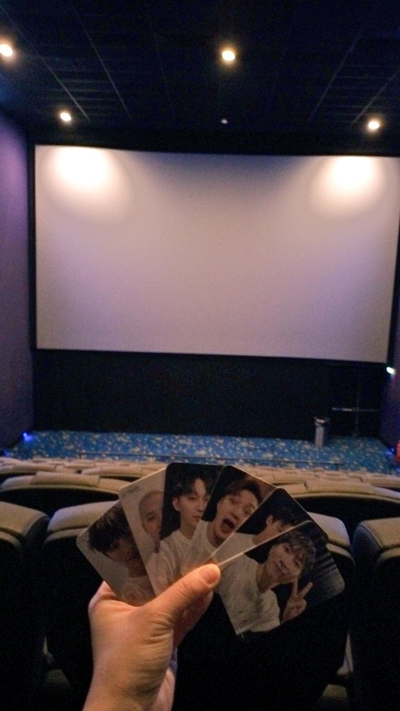 ardo_37's tweet photo. My extreme introverted self occupied the whole cinema by myself 🤭 thanks to the staff gave me all 6 member photocards 🤭👍 Daebak!!!
#BTOB #비투비 #BTOBTime #BeTogether #TheMovie https://t.co/WkdH7UjDYJ