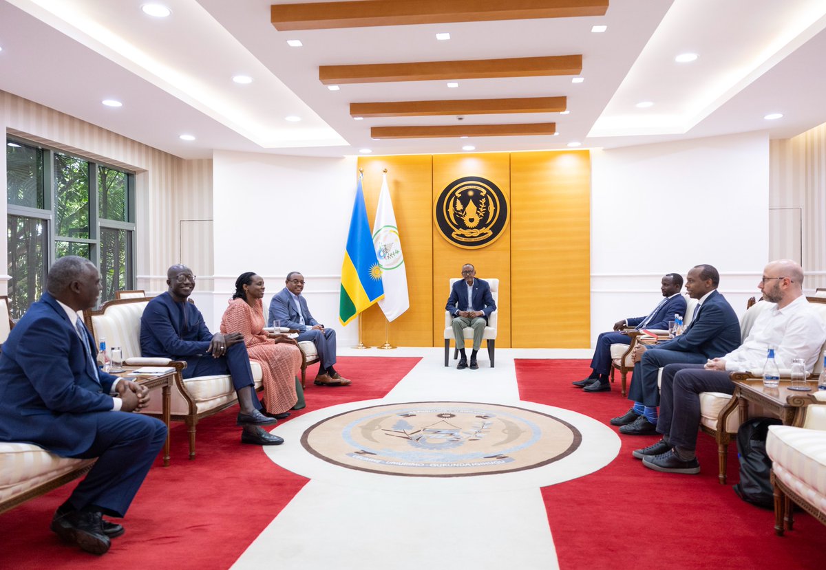 Yesterday, President Kagame received H.E @HMDessalegn, @AGRA_Africa Board Chair, Dr. @Agnes_Kalibata, AGRA President & @amath_sene for discussions on the upcoming Africa Food Systems Forum to be held from 2nd to 6th September. #AFSForum2024 #Foodsystems