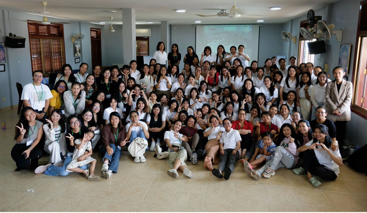 Each year, Cambodian Women’s Leadership alumnae gather with current students to celebrate HAA Day. This event gives current students inspiration for the future, while also connecting generations of students and alumnae: nurturing the community that makes Harpswell so special.