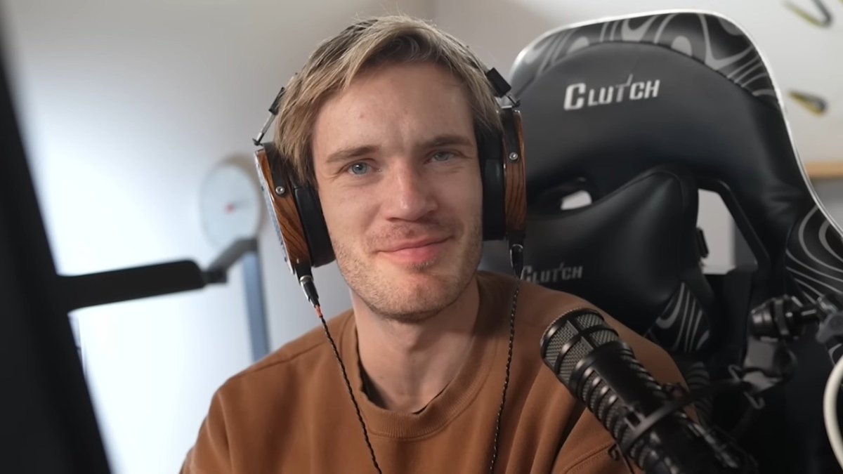 PapiPewdiepie's tweet image. Pewdiepie is a cute Dad.

#pewdiepie #DADDY