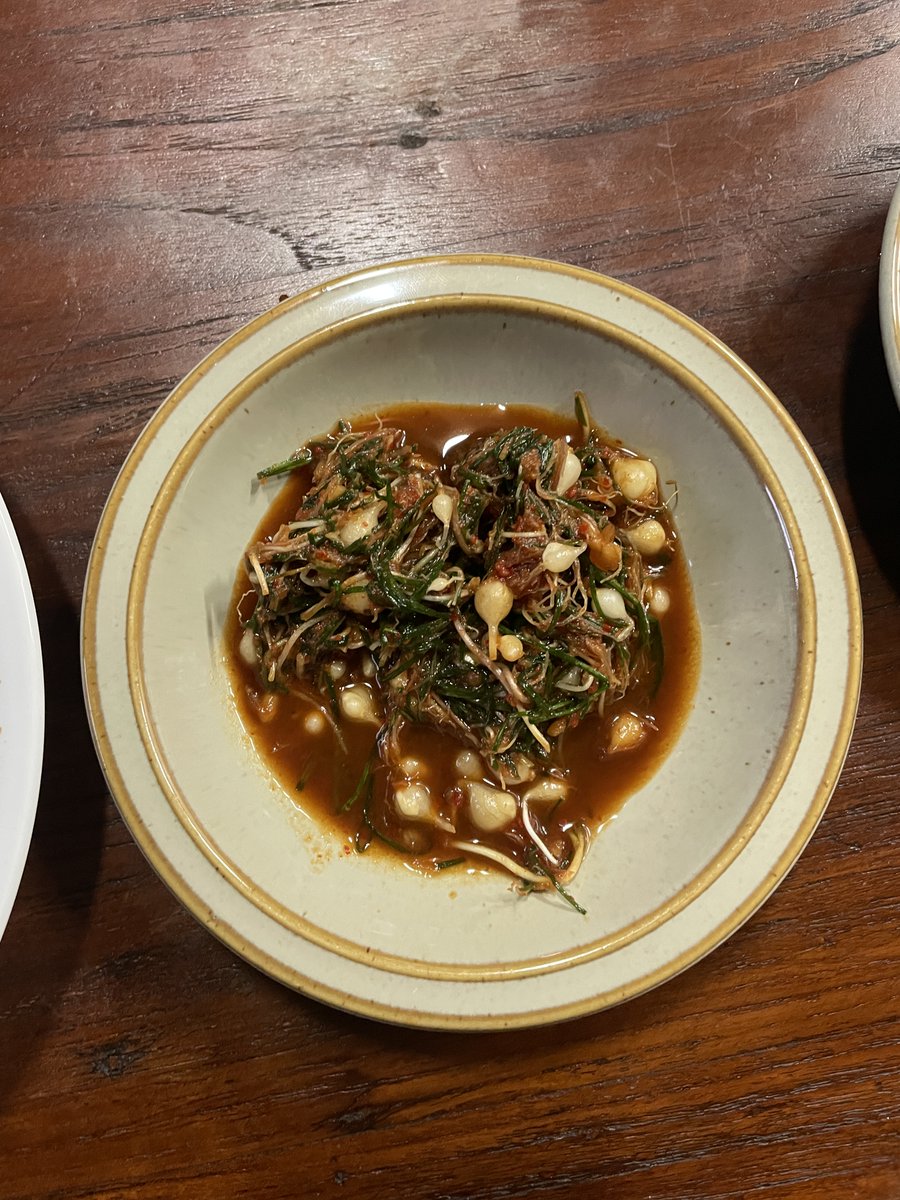 mealorca's tweet photo. 4/1 저녁
• 버섯볶음
• 숙주김치국
• 달래장 
• 양배추 https://t.co/UdYUg85JIQ