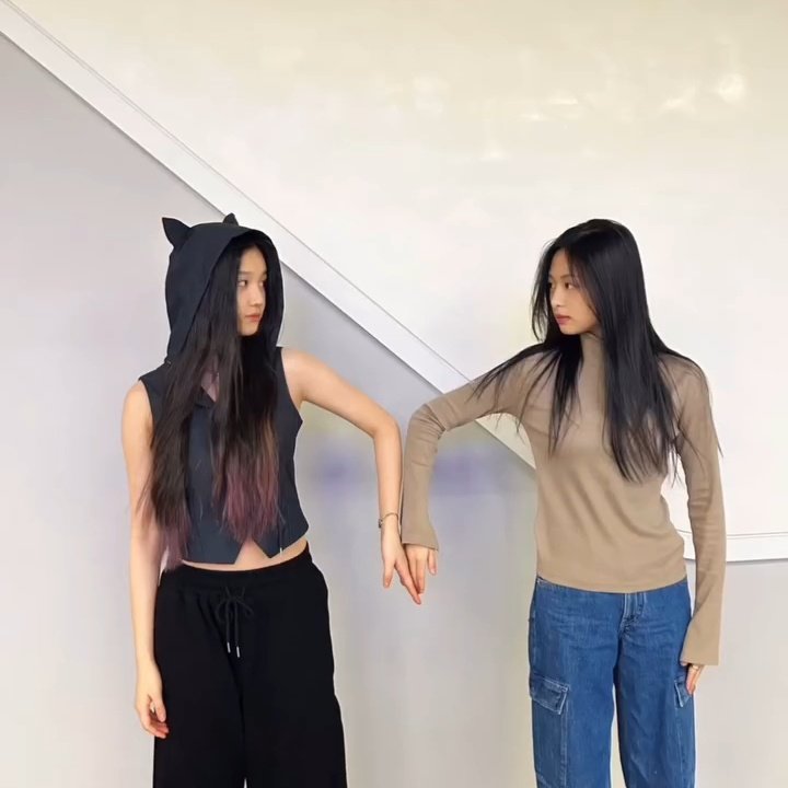 BABYMONSTERINTL's tweet photo. 📮 ~ 240403 
#AHYEON post on WEVERSE. 

" new update : Rita is my cinnamonroll.
OFFICIAL ANNOUNCEMENT something lol 😉 " 
 
#BABYMONSTER #베이비몬스터 @YGBABYMONSTER_ https://t.co/xijCV0iMcx