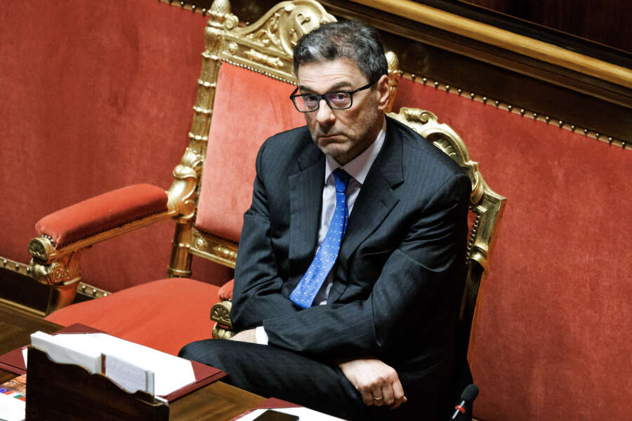 ESComunicazione's tweet photo. #ESNews
#Camera #Senato
🇪🇺Prospettive di riforma delle procedure di programmazione economica e finanziaria e di bilancio in relazione alla riforma della #governance economica #UE
Audizione del ministro dell'Economia #Giorgetti nelle commissioni Bilancio https://t.co/bxhD0pnjka https://t.co/6BHj5ttCsD