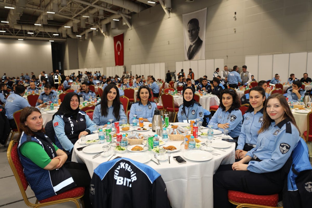 Zabıta Teşkilatımız İftar Programında Buluştu 👮‍♀️👮 Genel Sekreter Yardımcımız Sn. Erdal Celal AKSOY ev sahipliğinde düzenlenen “Zabıta İftarı” programında teşkilat mensuplarımız bir araya geldi.