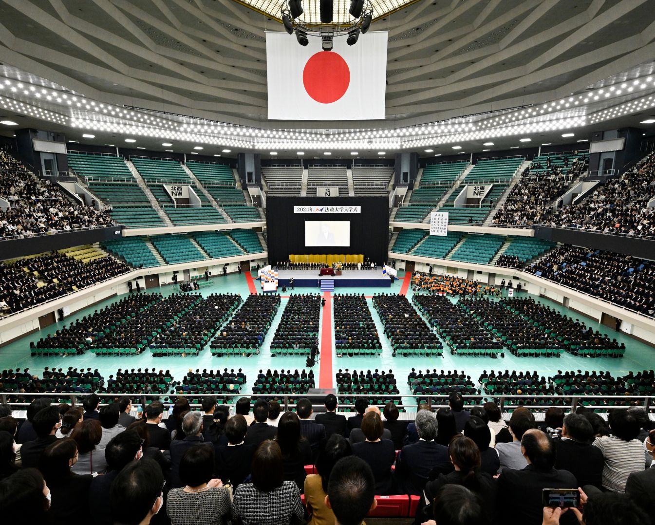 法政大学 on X: "／ ?2024年度法政大学入学式? ＼ #新入生 の皆さま、ご家族の皆さま、 ご入学おめでとうございます！ 本日4月3日に  #法政大学 #入学式 を #日本武道館 で行いました！ たくさん学び、たくさん笑って、 充実した #キャンパスライフ を 過ごしてください ...