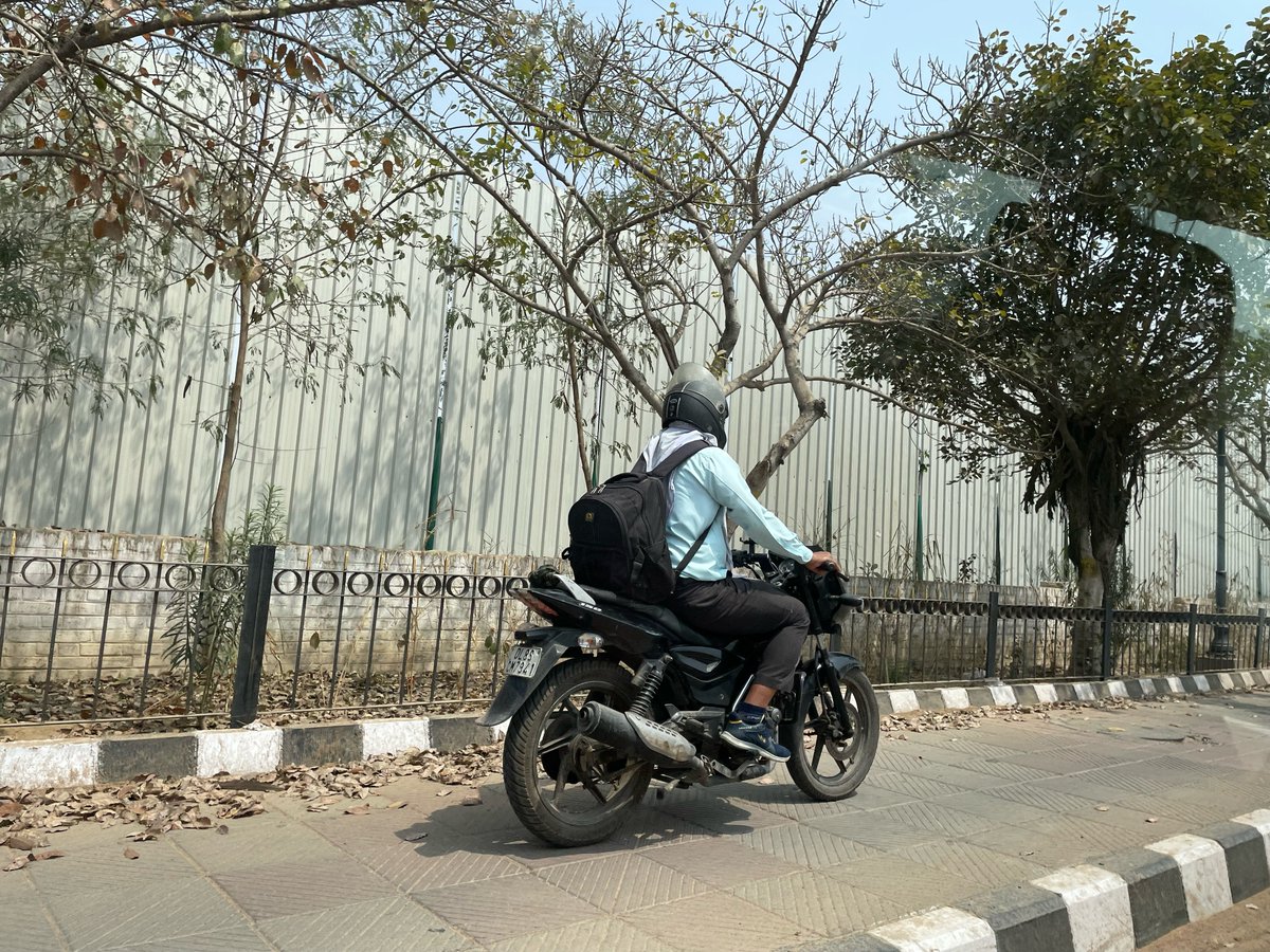 SoniaMinochka's tweet photo. And, to hell with pedestrians, they go can and take a walk.... story of most cities.

#StreetsofDelhi #Delhi2024 #trafficwoes #pedestrianpaths https://t.co/xjxTVaefoZ
