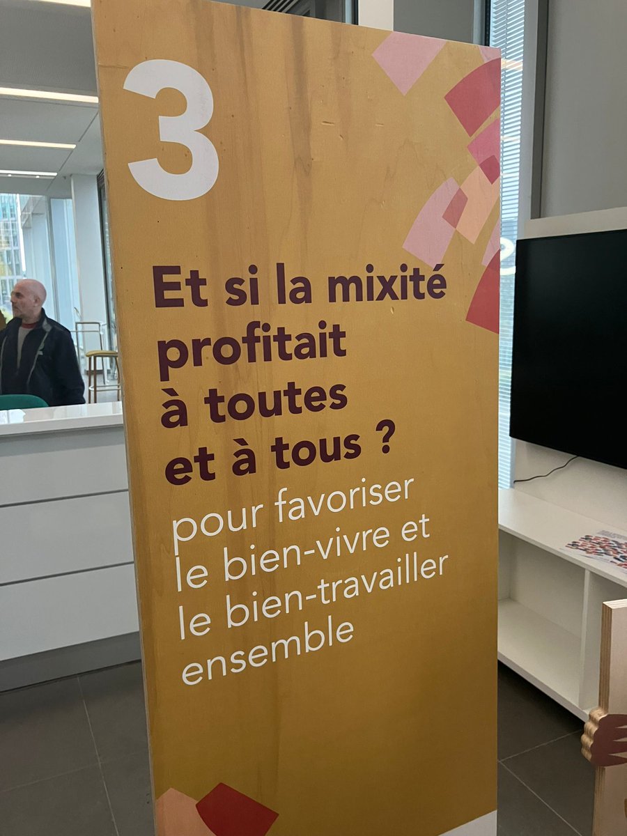 La mixité est un combat de chaque instant, un enjeu de justice, de performance, de transformation ! L'exposition de SNCF #Mixité que j'ai eu le plaisir d'inaugurer est l'occasion de le rappeler. 
🙏aux ambassadrices du réseau pour vos actions quotidiennes !