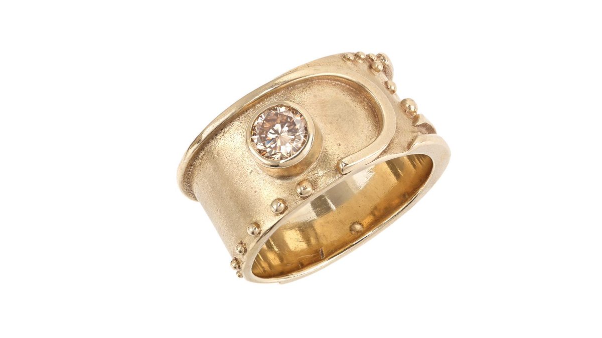 Big, bold, beautiful and more importantly, unique. If this speaks to you about the kind of individual you are, who walks away from the traditional, mass produced designs you see everywhere, this one-of-a-kind 9ct gold ring featuring a sparkly diamond has your name on it!