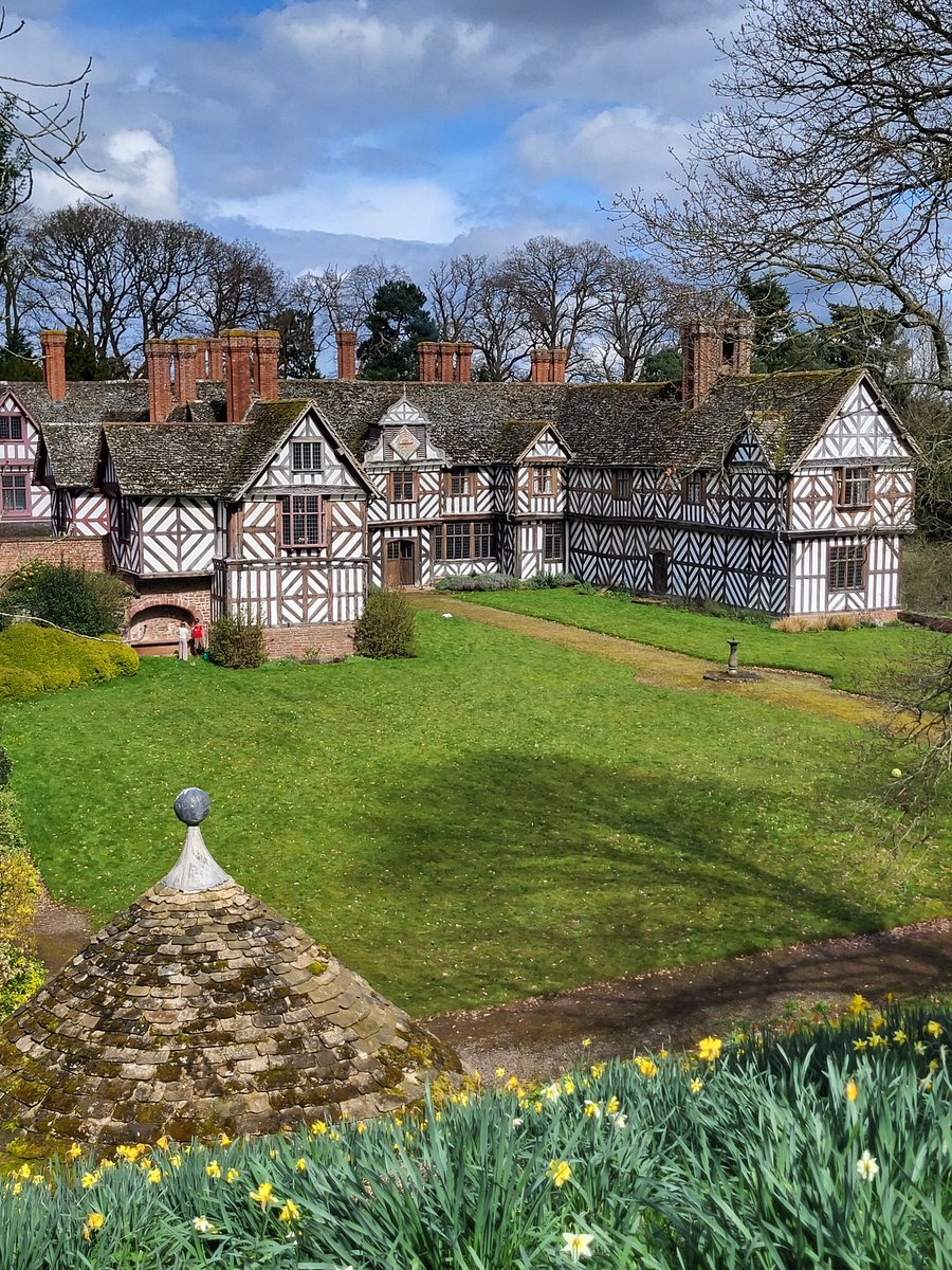 This August we are holding another Tanners Cava & Melt Chocolates evening guided tour of Pitchford Hall & Treehouse. Booking info: historichouses.org/house/pitchfor… @Historic_Houses @meltchocolates @TannersWines