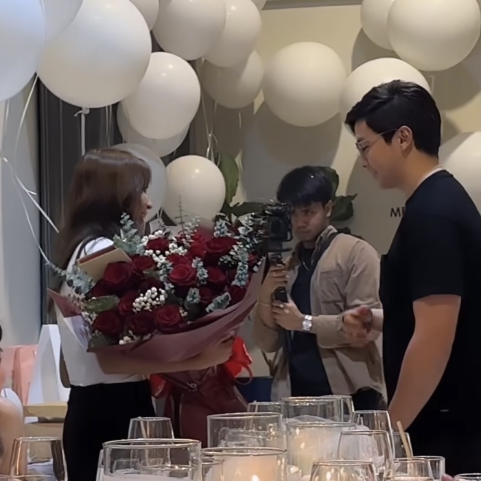 PEPalerts's tweet photo. #KathDen making our hearts flutter! 😭🫶 TINGNAN: Kasing-init ng panahon ang kumakalat ngayong videos nina Kathryn Bernardo at Alden Richards. Read full story: https://t.co/PflOl7lvcG

📷 earlsemitara https://t.co/R8b7QUzxpT