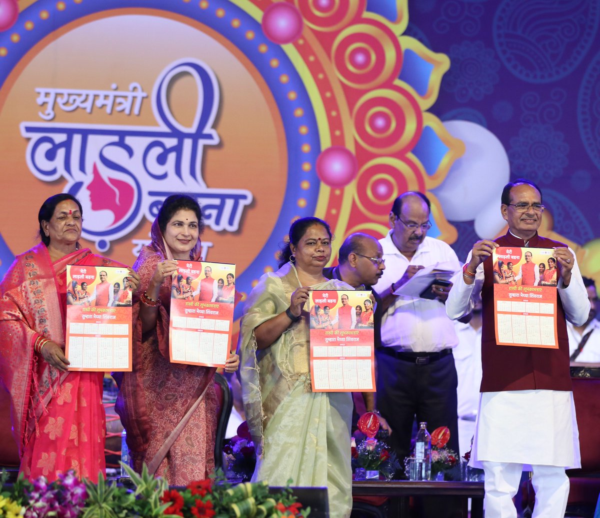 न जाने कहाँ खो गई,शिवराज मामा जी की वो जनसेवा मित्र योजना युवाओ के उज्ज्वल भविष्य को किसकी बुरी नजर लग गई|मुख्यमंत्री जी के आँख और कान हुआ करते थे वो प्यारे जनसेवामित्रआज उन्हीं आँखों में बेरोजगारी और कानों में लोगों के ताने सुनाई दे रहे हैं|हम युवाओ का कोई नहीं
<a href="/DrMohanYadav51/">Dr Mohan Yadav</a>