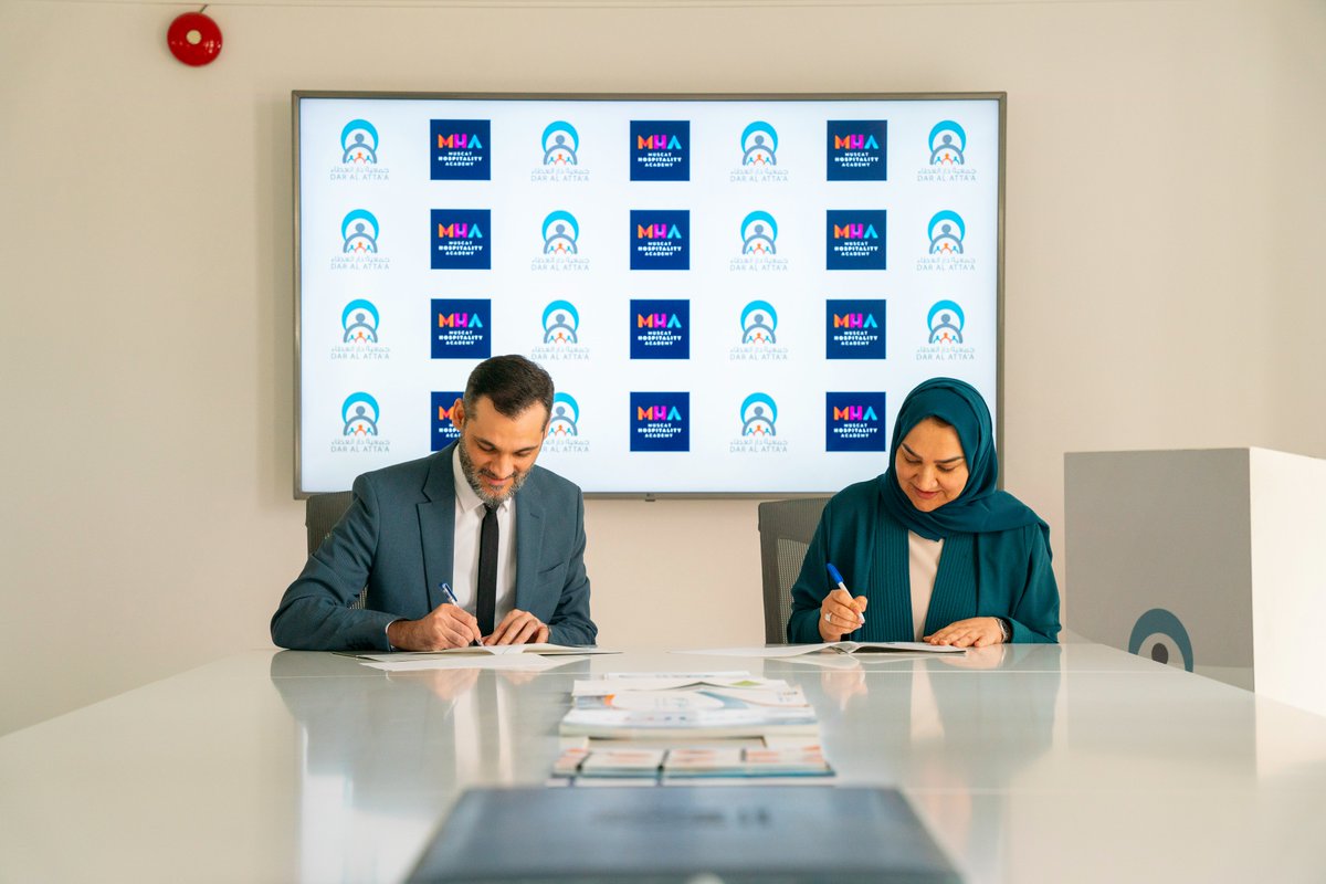 MHA_Oman's tweet photo. دار العطاء تقدّم منحًا دراسية في تخصصَي فن الطهي وإدارة الفنادق في أكاديمية مسقط للضيافة.  

#أكاديمية_مسقط_للضيافة #دار_العطاء 

Dar Al Atta’a Sponsors Culinary and Hospitality Scholarships at Muscat Hospitality Academy.  

#mha #daralatta https://t.co/v6yzX5UNd5