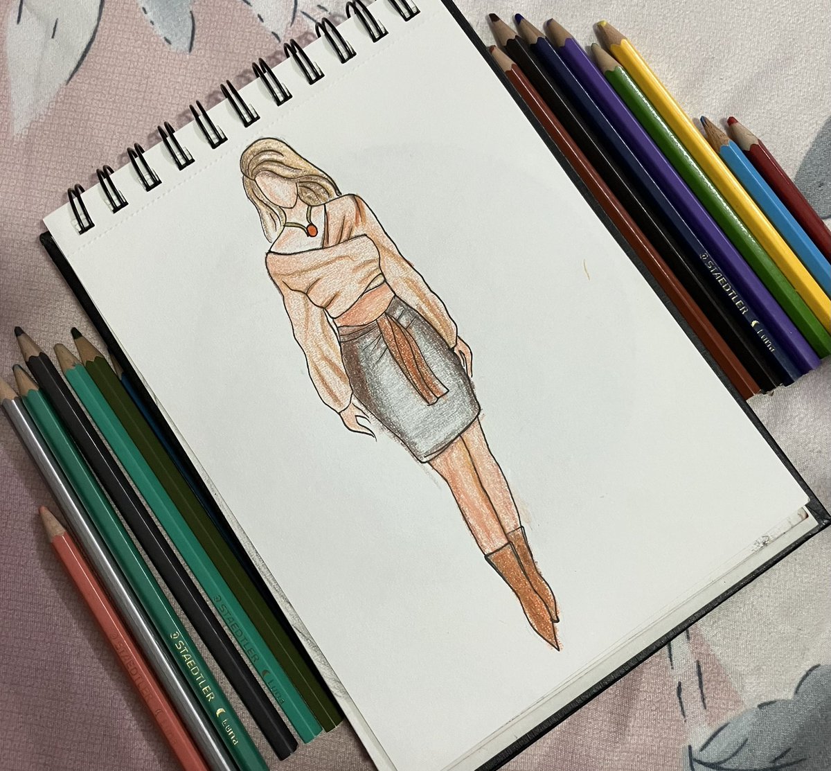 rohinim1982's tweet photo. https://t.co/aiaD05w6wm   #fashion #fashionblogger #fashiondesigner #Fashionista #sketch #sketchbook #illustrationart #illustration #shorts #youtube #youtubechannel #YouTuber https://t.co/SbIiJYRLjK