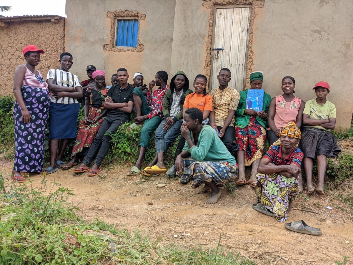 ABarubara's tweet photo. The youth members of the group TWITEZIMBERE Rwina   are preparing the place where they will implement the bee project supported by @CorpsAfricaRda where they will prepare the place where they will hunt the hives and the flowers that the bees will go to.@Nyamagabe @mwungeri https://t.co/mtWq6uHba3