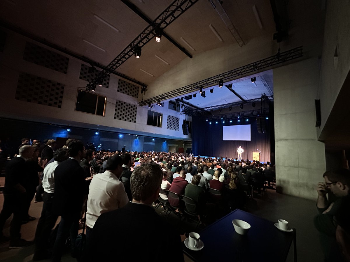 lmsd_kuleuven's tweet image. It was a pleasure to participate to the @FlandersMake #CMVPT #Conference. It was an enriching internal gathering for Flanders Make researchers with inspirational speeches, poster presentations and tutorial sessions. Looking forward to next edition!
#LMSD #FlandersMake #KULeuven