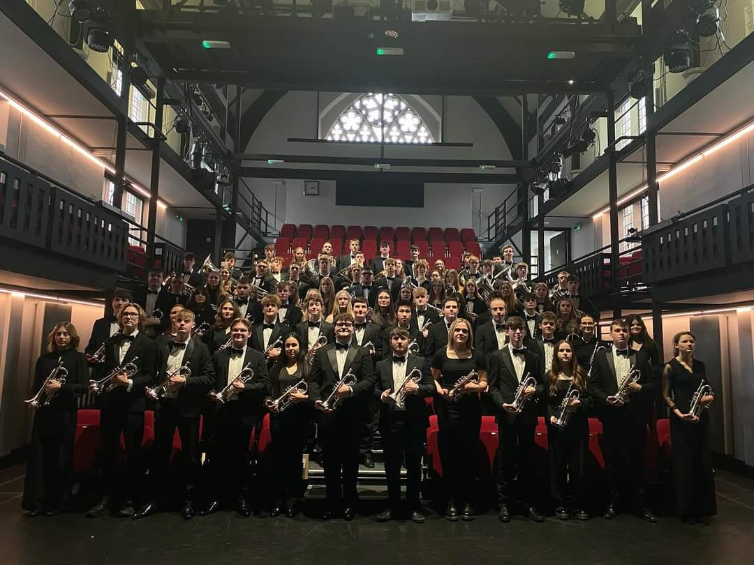 A busy few days of sectionals and rehearsals, plus posing for photographs at @tauntonschool. Sounding fab & ready for our busy two weeks ahead. There are a *very* small amount of tickets left for our @TungAuditorium concert, so grab them whilst you can bit.ly/NYBBGBYouthBan…