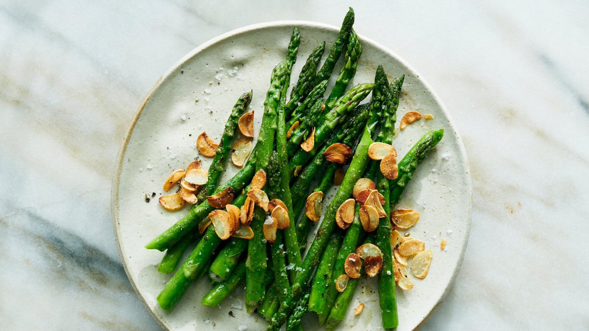 Cream Egg season is over, but asparagus day is upon us this 23rd April. With a texture many love or loath they are certainly versatile, from Asian style with garlic, to an open flan or simply grilled.
#FiveADay #asparagus #NationalAsparagusDay #RoyalHaslar #RetirementVillage