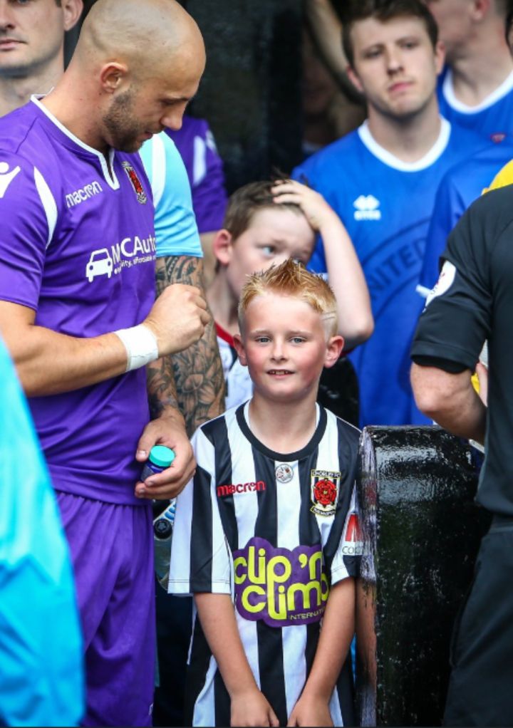 When @andyharryt made Jacks day @chorleyfc Laughing and joking with him 😄 You wouldn't get that interaction in the Premier League❌ #NonLeague #chorleyfc
