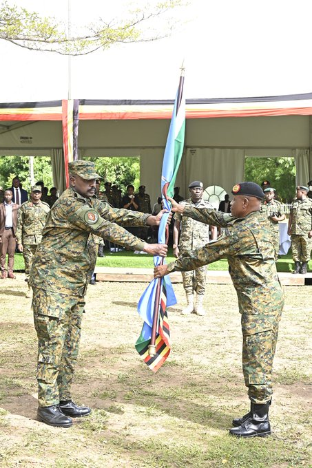 Ruthupdates1's tweet photo. Gen. Wilson Mbasu Mbadi handing over the CDF office to Gen. Muhoozi Kainerugaba in a ceremony presided over by Gen. Salim Saleh at the 4th Division UPDF Headquarters in Gulu https://t.co/ZQVZCcMrQm