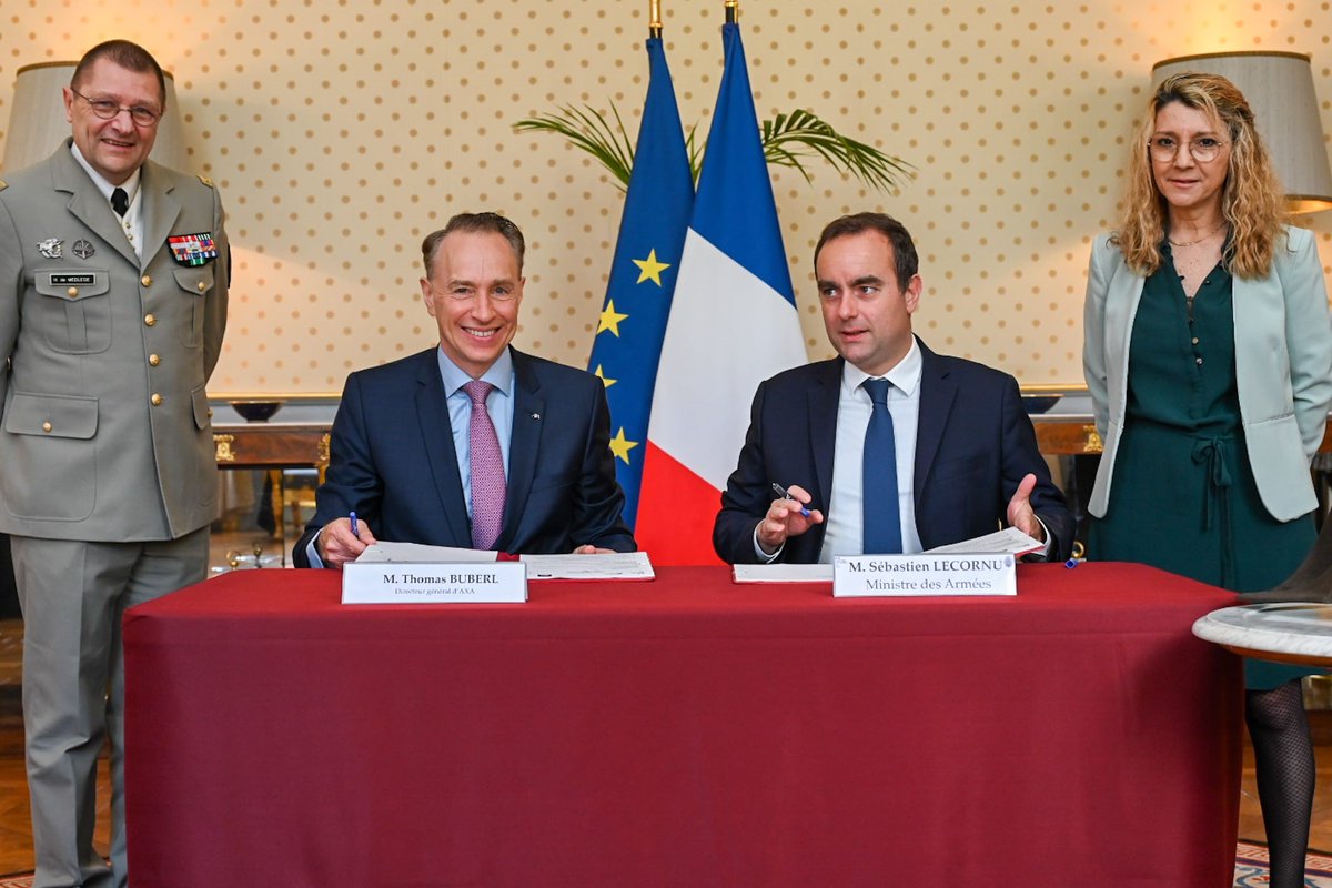 .@AXA s’engage à nouveau pour la préservation et le rayonnement du patrimoine français en signant une convention de mécénat avec le @MuseeArmee. Trois objets emblématiques de Napoléon Bonaparte seront restaurés et exposés grâce à notre soutien. Préserver ces objets, c’est