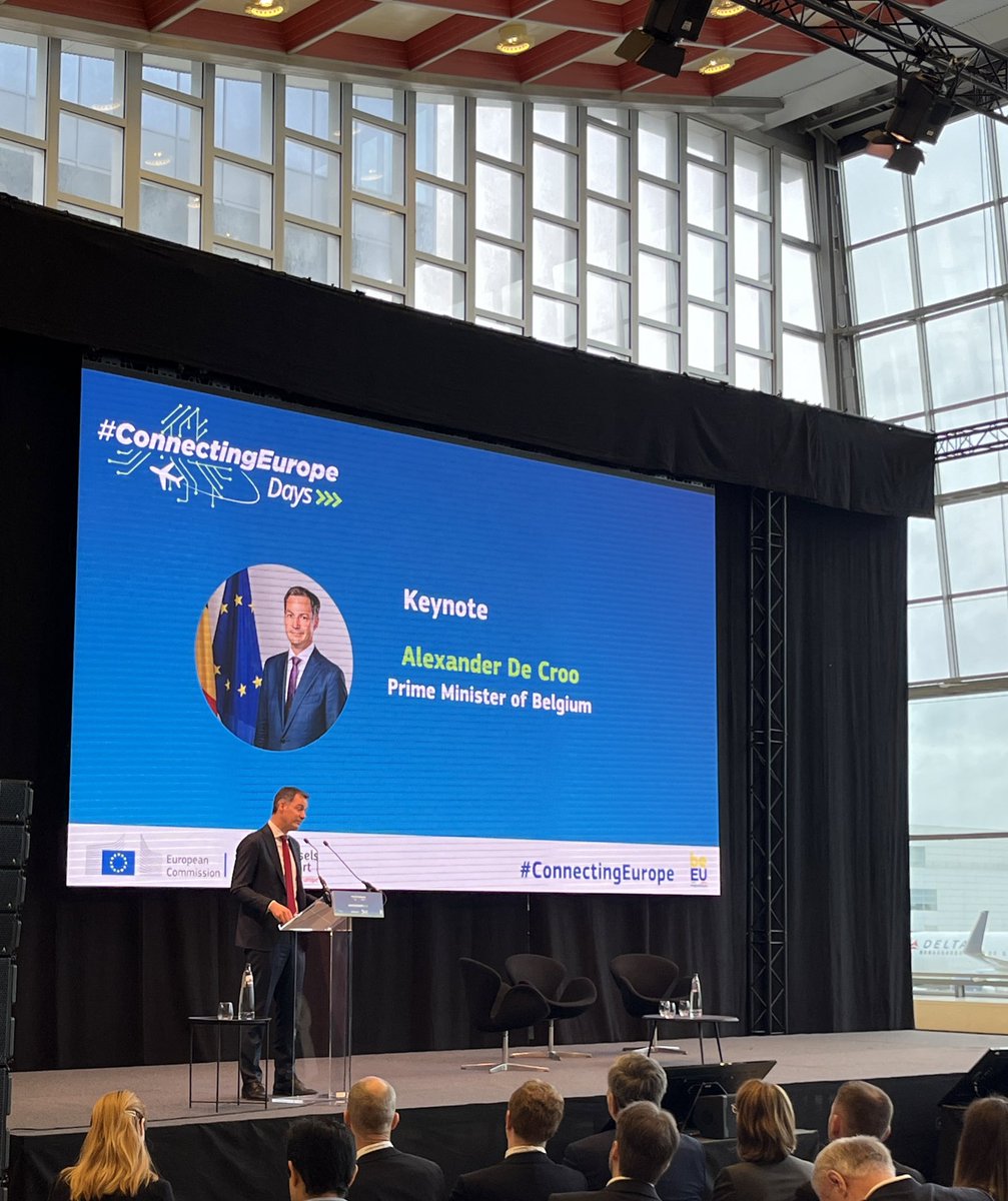 PM @alexanderdecroo opent #connectingeuropebyair: '@BrusselsAirport is cruciaal voor België, niet alleen voor passagiersverbindingen met de wereld maar ook voor cargo en export, oa van farma.'