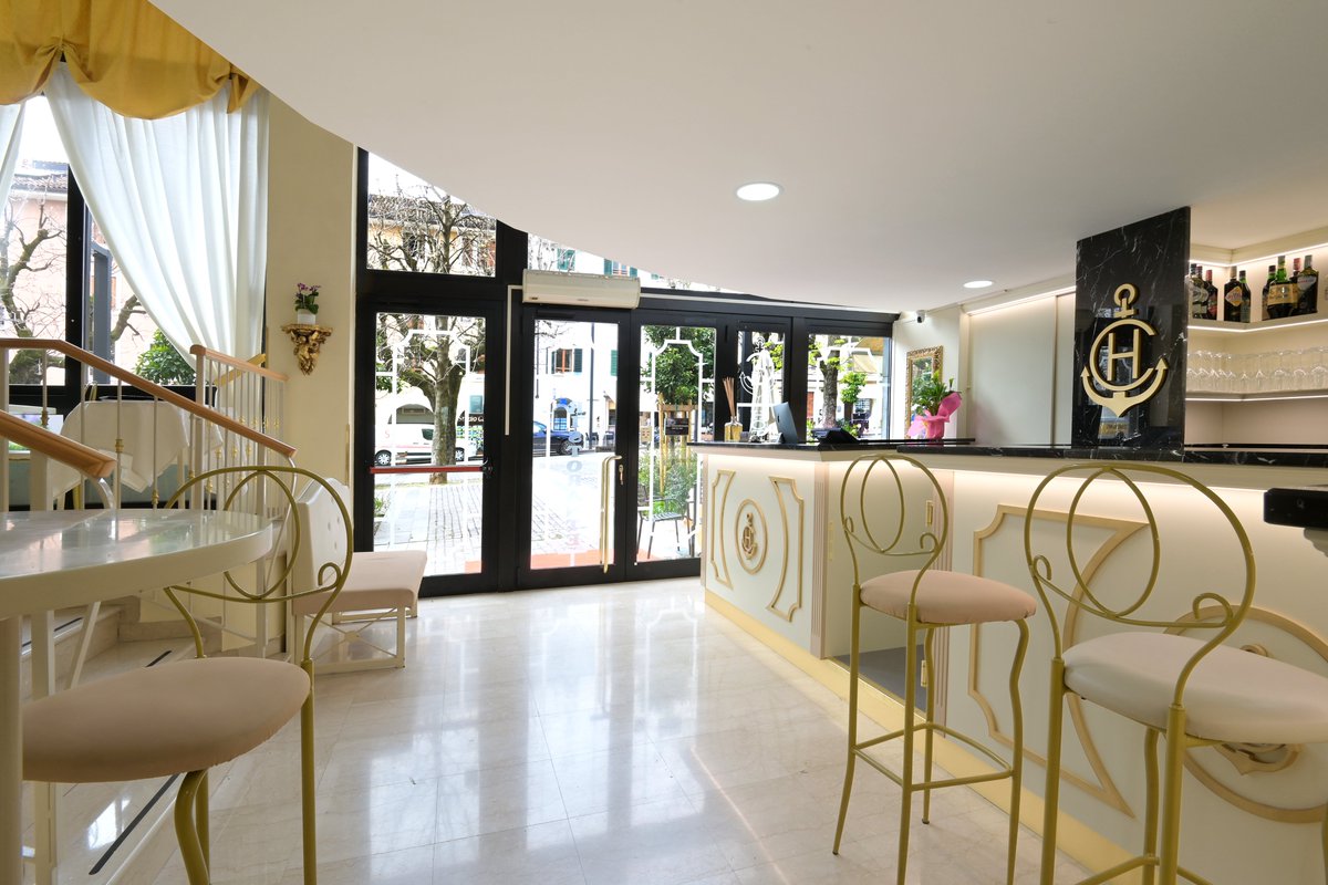 cerettiarredam's tweet photo. NUOVA REALIZZAZIONE
Reception e bar dell'Hotel Commercio a Salò https://t.co/o49SdSnpUu