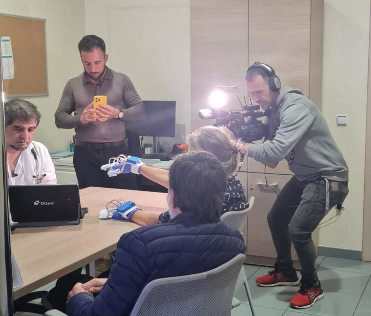 DitenR's tweet photo. La colaboración entre @DitenR  y @hcbhospitales  representa un avance significativo en la lucha contra el #Parkinson. La entrevista al CEO de Diten Realities por la cadena de televisión @cuatro pone de relieve la importancia de la #innovación tecnológica en el campo de la #salud. https://t.co/WKhzhVbddS