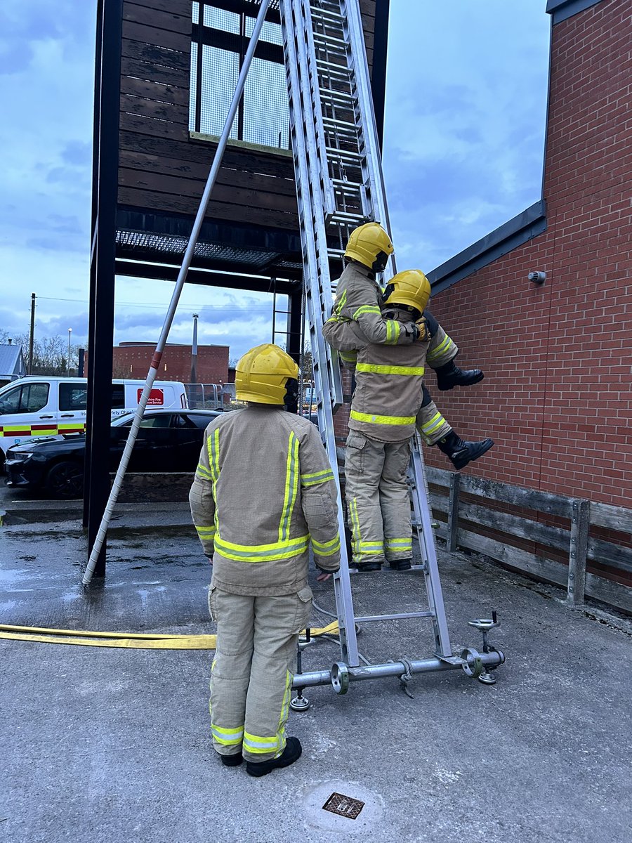 🚒 Working on our casualty carry down with ladders, using safe techniques to rescue people from second floor windows. 👩‍🚒 New recruit Alfie’s first time in the pump also. ❤️ A poignant “Father / Son” moment on photo 3! #Lytham #FireAndRescue #Family