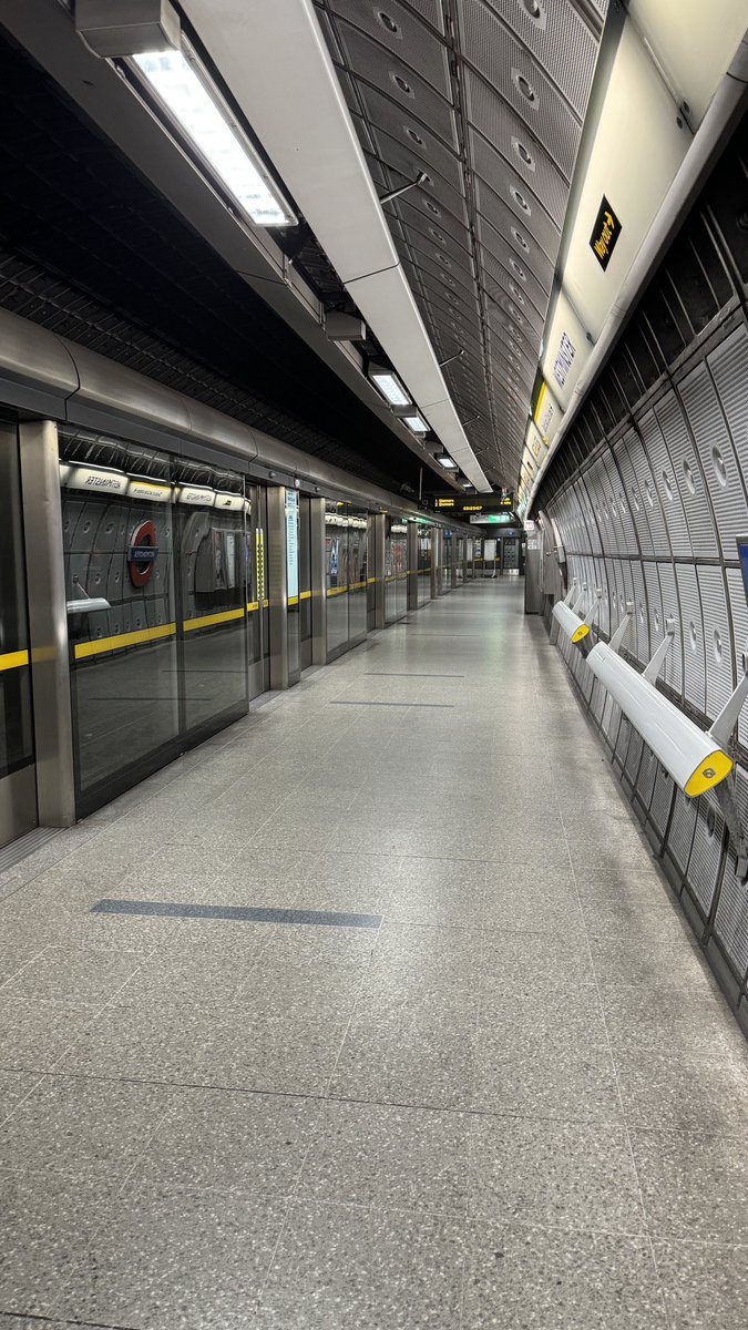 Westminster tube platform at 08:25 on a Wednesday! …and they say people are coming into the office to work.