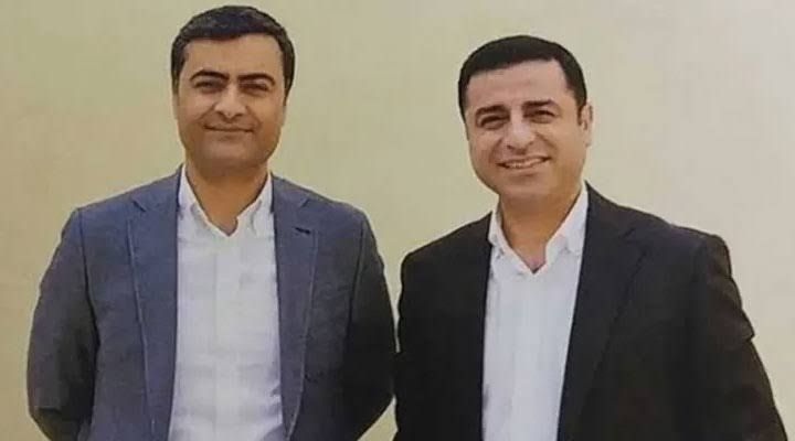 .@AbdullahZeydan war Abgeordneter der HDP. 2016 wurde er verhaftet und verbrachte 7 Jahre mit Selahattin Demirtaş in Haft. Am Sonntag wurde er mit 55% zum OB der Großstadt Van gewählt. Jetzt erklärt das Regime seine Wahl für ungültig. Mit Erdoğan wird es keine Demokratie geben./2