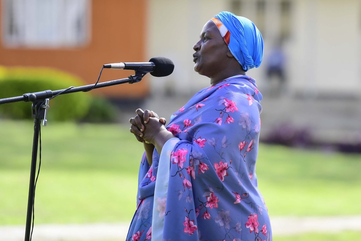 While hosting a group of exemplary farmers from the 9 villages of Gomba & Sembabule districts at his Kisozi farm, accompanied by Mama Janet, H.E. @KagutaMuseveni tasked leaders at all levels to preach the gospel of household income generation to the masses to uplift communities.