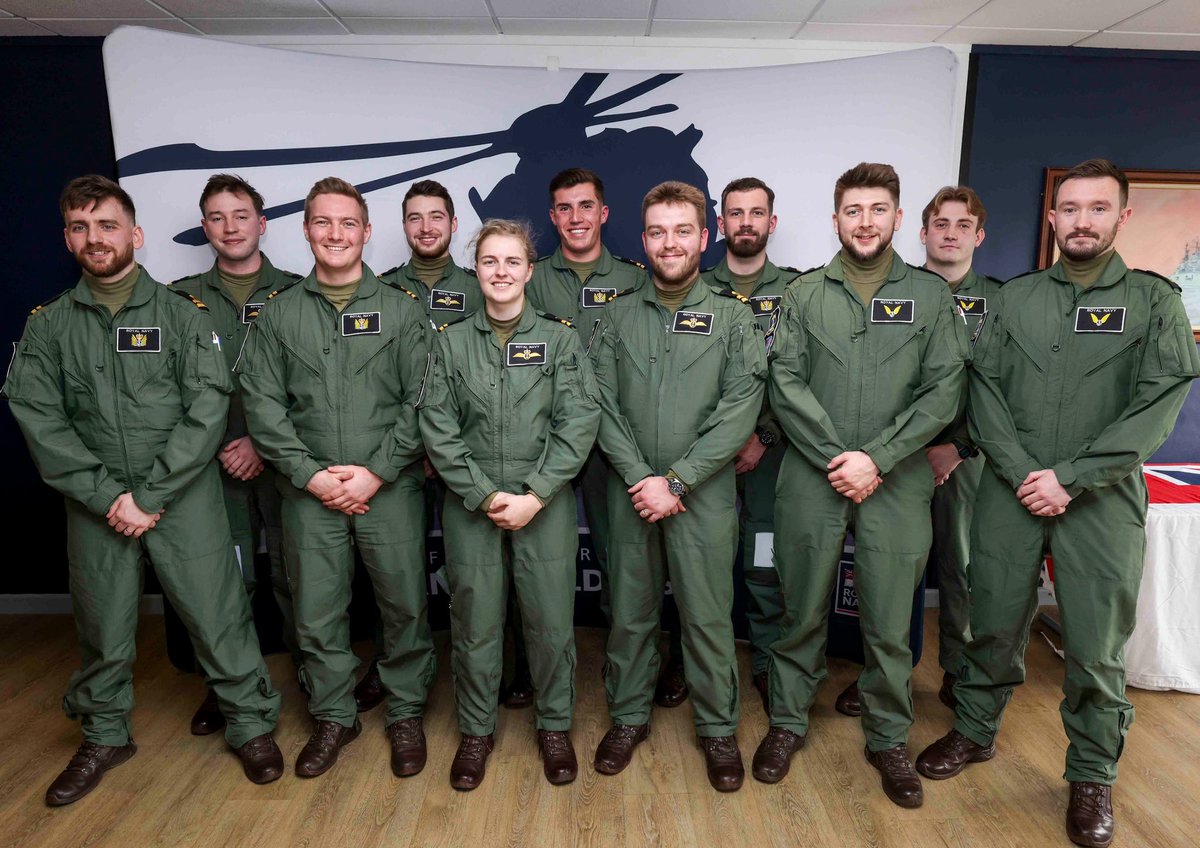 Newly-qualified @RoyalNavy aircrew have been handed their ‘wings’ – the badges that symbolise the start of their frontline careers with Merlin Helicopter Force. 3 pilots, 2 anti-submarine warfare observers, 2 airborne surveillance and control observers and 3 aircrewmen #BZ