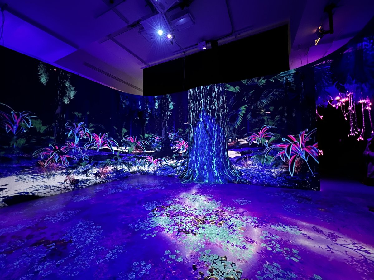 🦋Nos vues de la dernière exposition de La Cinémathèque, dédiée à James Cameron !🦋
Un parcours dans l'esprit du réalisateur, entre immersion sur Pandora et véritables objets des tournages d'Alien ou encore Titanic. 
On vous recommande !