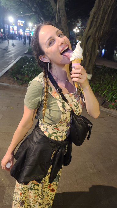 llllick, aaah late weekstarter 🍦👅 Which part of your body would you like to switch for the ice cream<a href="/tag/stripchat"class="tags"><span>#stripchat</span></a><a href="/tag/stripchatlive"class="tags"><span>#stripchatlive</span></a>