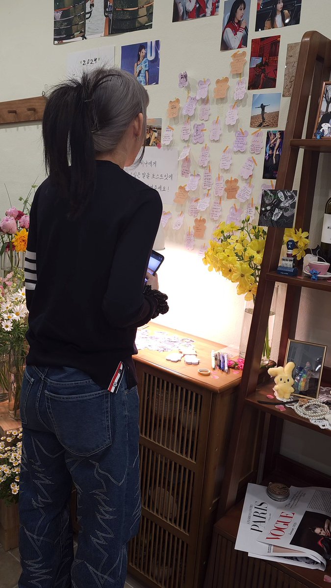 롤롤 tweet media