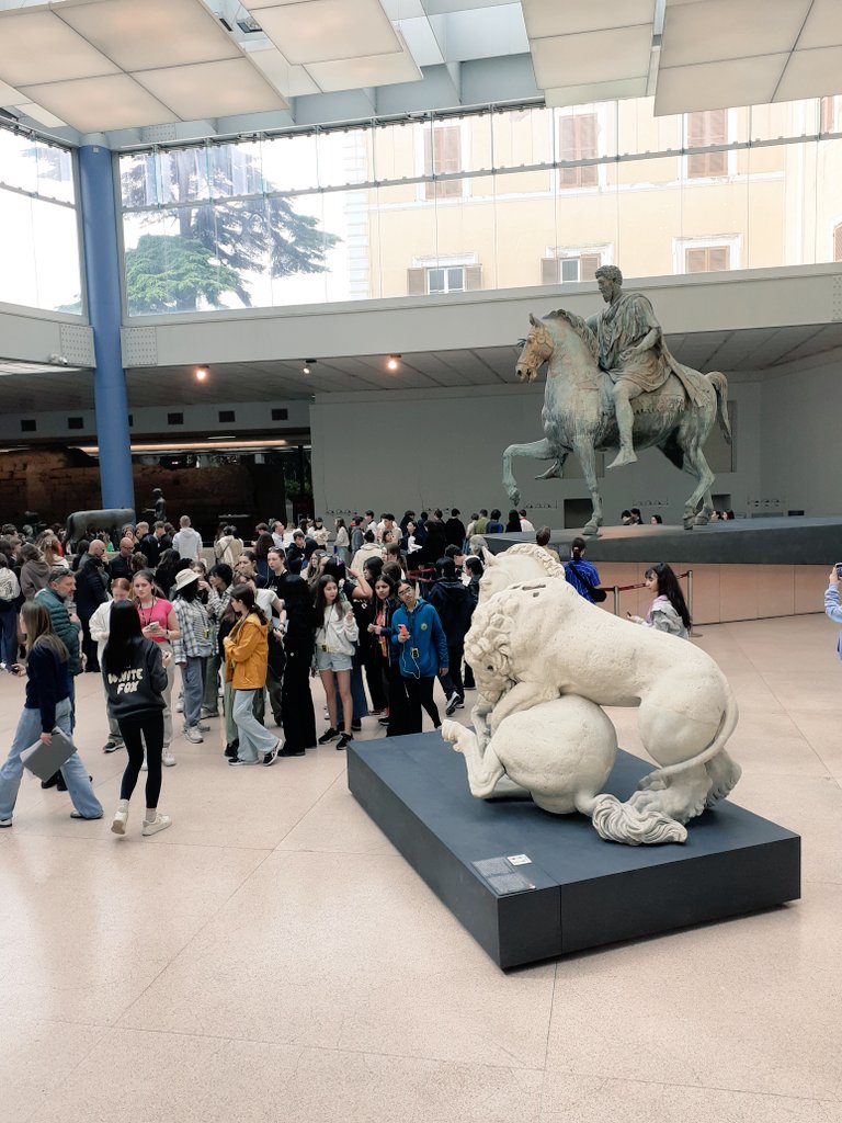 AGGSRS's tweet photo. Learning about the legends of Rome Musei Capitolini https://t.co/Jx5Xle6YM1