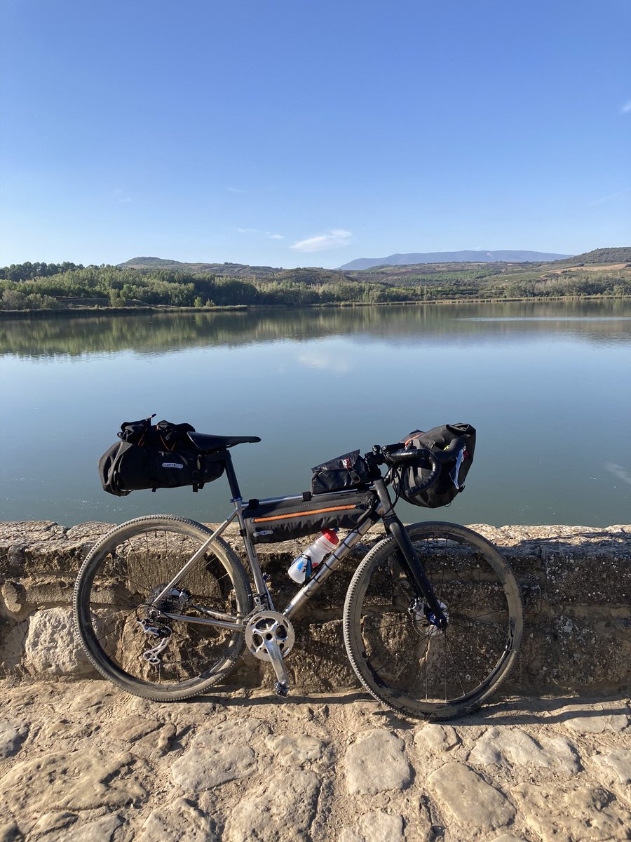 @LucyFaulkes @Reillycycles Not budget but Ortlieb QR system is really stable and waterproof. Revelate Design top tube bag completed my set up in Spain last year. Found the bike to be well balanced fully loaded but didn’t have to test waterproofness!