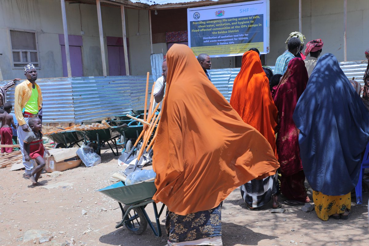 A clean environment is paramount for building a healthy community, devoid of disease and discomfort. With @shf_somalia support we have distributed essential sanitation kits that play a vital role in ensuring clean living conditions in the camps thus mitigating disease outbreaks.