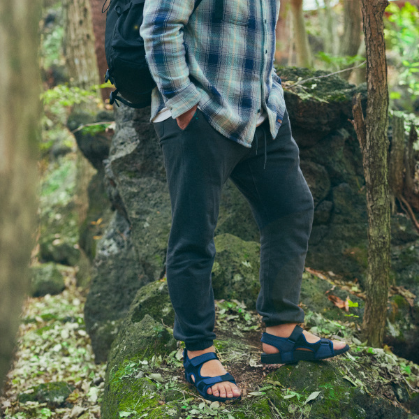 GsMALLjp's tweet image. インソールブランドで有名な、シダスより
春の新商品、3Dサンダルのご予約を受付中！

スポーツドクターの「山田 睦雄先生」も
おすすめのサンダルです。
多層構造のソールを採用し、筋肉への負担を軽減
是非お試し下さい！
#SIDAS #3Dサンダル

▼商品をチェック!!
gsmall.jp/all/brand/1208…