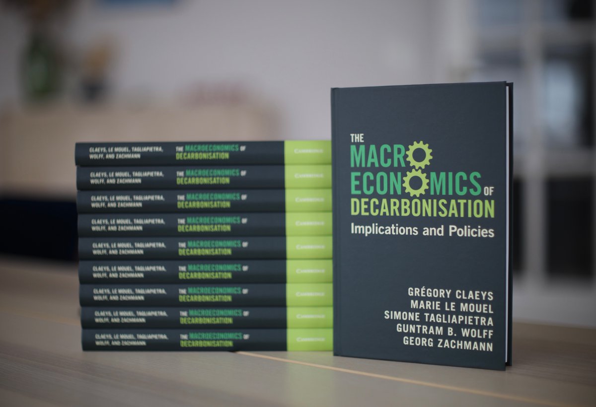 NEW BOOK🚨In last few years, some of us at @Bruegel_org tried to develop the first comprehensive mapping of the macroeconomic implications of decarbonisation, and to shed light on the possible policy responses. The result is this @CambridgeUP book, now available🌍. Reviews in🧵