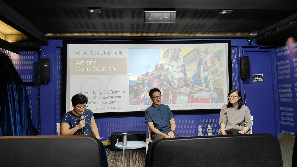 circle_of_ray's tweet photo. เมื่อวันเสาร์ได้ไปดูหนังเรื่อง #AliceStreet ที่ @DocClubAndPub ส่วนหนึ่งในโครงการ #RevitalizingBangkok Through Art and Architecture แล้วยังมี Movie talk ช่วงท้ายเกี่ยวกับเรื่อง Gentrification ที่เกิดขึ้นในหนังและในหลายพื้นที่โดยเฉพาะเมืองที่พื้นที่มีมูลค่า https://t.co/QdD5tbKkaQ