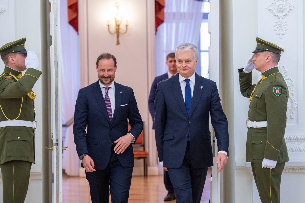 It was my honor to welcome His Royal Highness The Crown Prince of Norway @Kronprinsparet in Lithuania! 🇱🇹 &🇳🇴are together in Nordic-Baltic family. We are united by common values - democracy, freedom &respect to human rights. Appreciate our security cooperation & support for 🇺🇦.