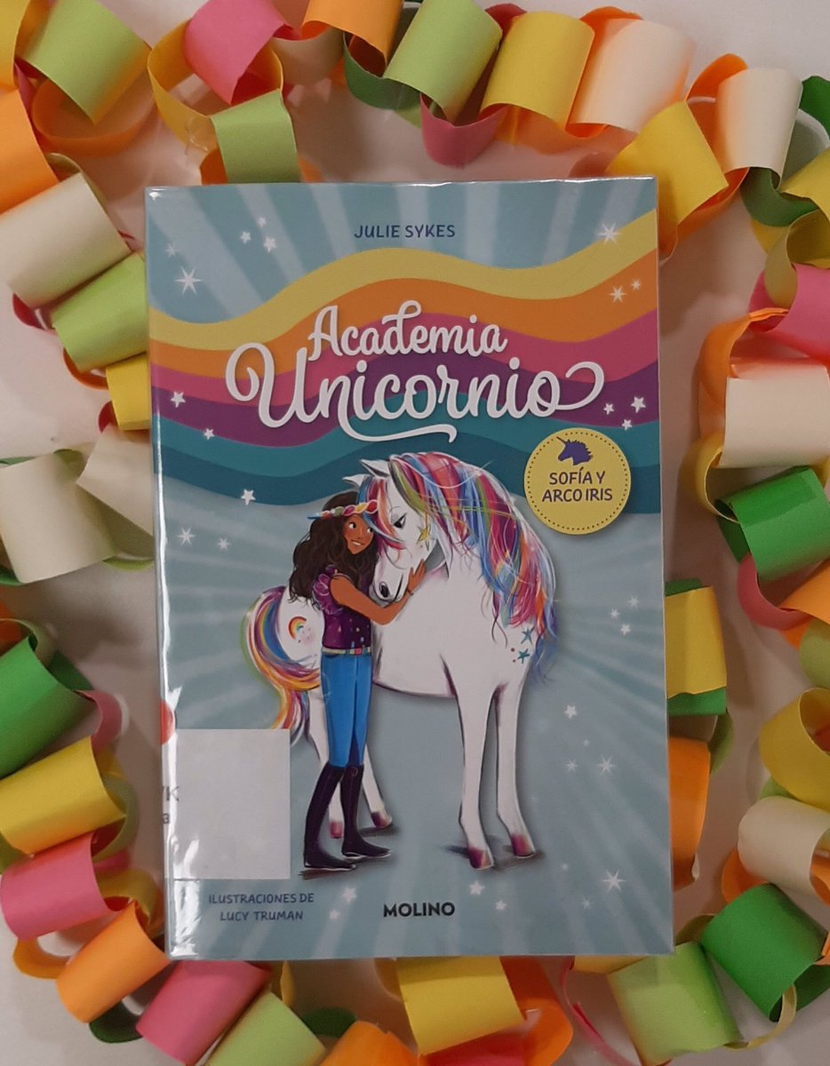 El 3 de Abril se celebra el #DíaMundialdelArcoIris🌈 y así se llama el unicornio🦄 protagonista del libro que te presentamos desde la #BibliotecaSanJuanVLL Tienes la primera entrega en varias bibliotecas de la #redbmValladolid #recomedación #unicornacademy  #literaturainfantil