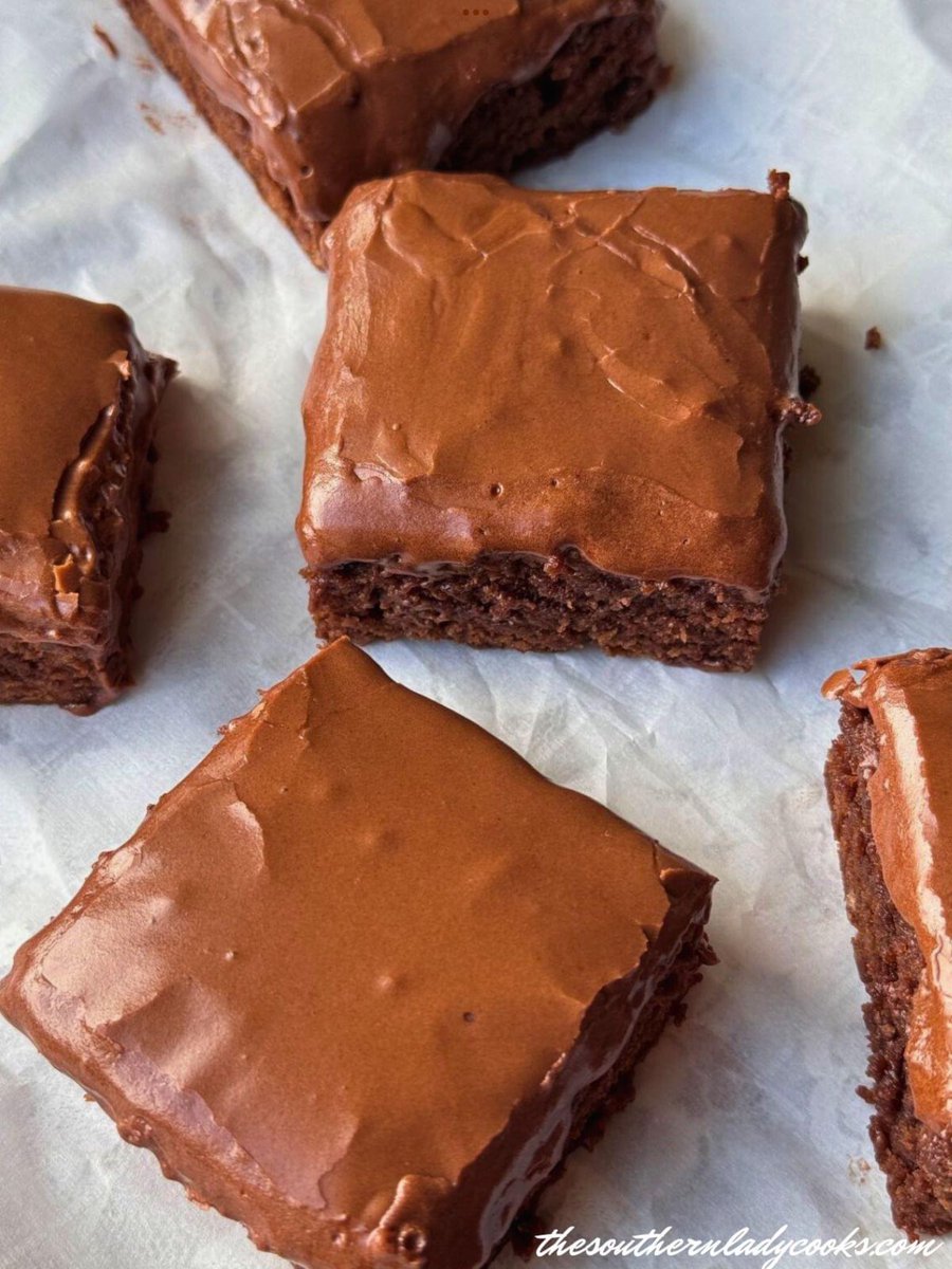 These Lunch Lady Brownies are our most popular for a reason! I remade these a few weeks ago and they lasted a day! #brownies #Food RECIPE ➡ thesouthernladycooks.com/lunch-lady-bro…