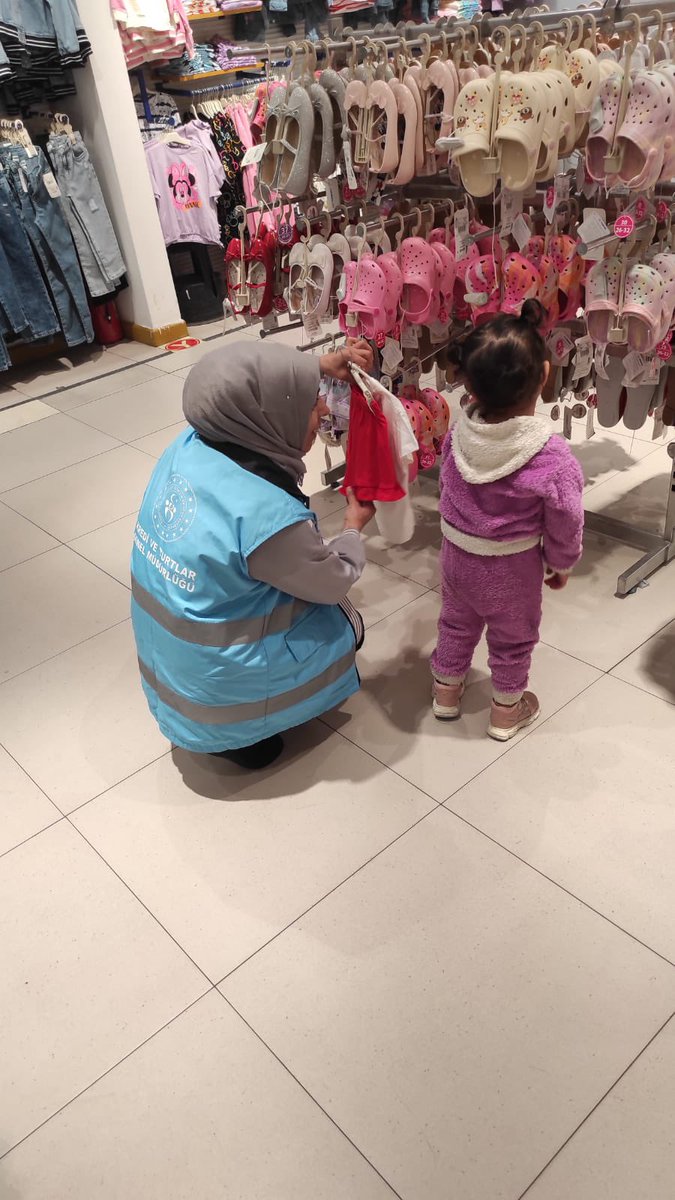 Ramazan ayı etkinlikleri kapsamında 'Yetim Gülerse Dünya Güler' dedik ve yüzlerinde tebessüm etmelerine vesile olan Diyanet Vakfına katkılarından dolayı teşekkür ediyoruz. 📍Süleyman Bin Halid Yurdu.