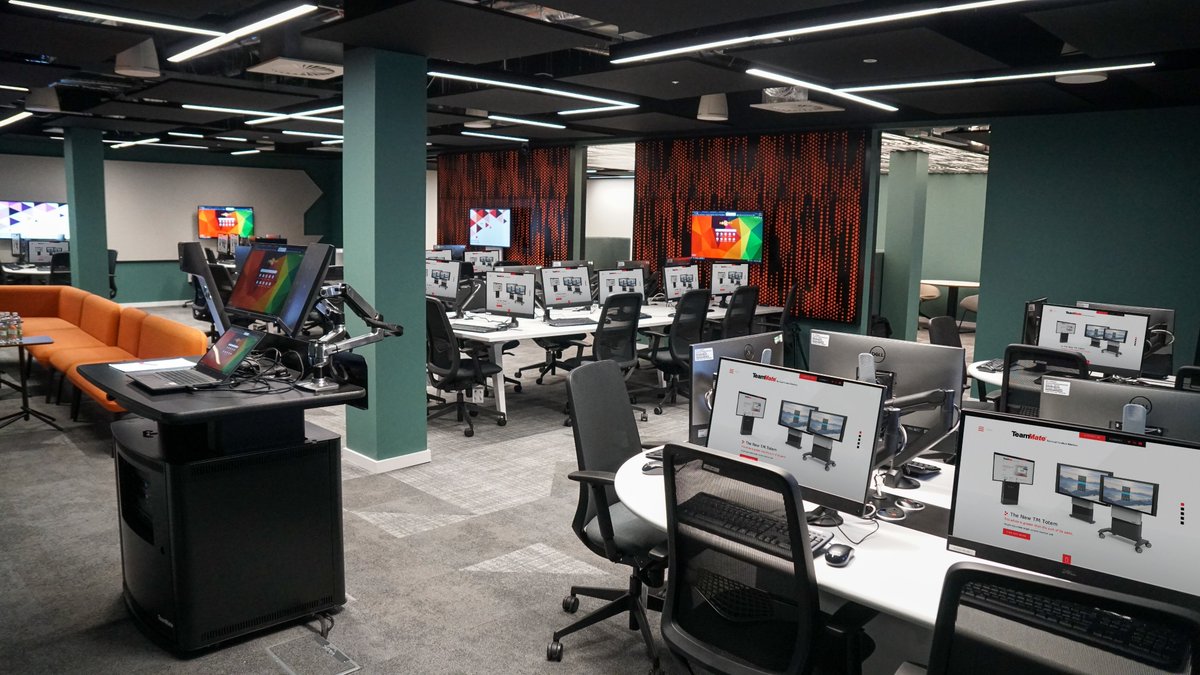 🚀Transforming learning at University of Westminster! Our vSolution MATRIX system is empowering collaborative education like never before. Seamless sharing, intuitive controls, and a focus on engagement.➡️ wolfvision.com/en/case-study/… #EdTech #Innovation